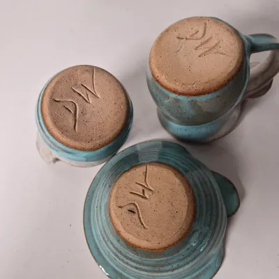 LOT 354L: Seashell Pottery, Natural Seashells, Candle & More