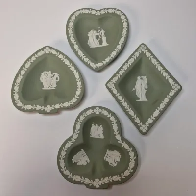 LOT 363L: Wedgwood Green Jasperware Four Suits Trinket Dish/Ashtray Set