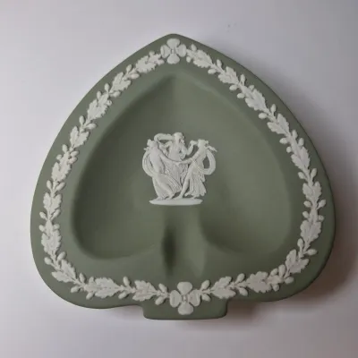LOT 363L: Wedgwood Green Jasperware Four Suits Trinket Dish/Ashtray Set