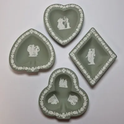 LOT 363L: Wedgwood Green Jasperware Four Suits Trinket Dish/Ashtray Set