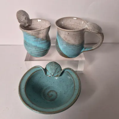 LOT 354L: Seashell Pottery, Natural Seashells, Candle & More