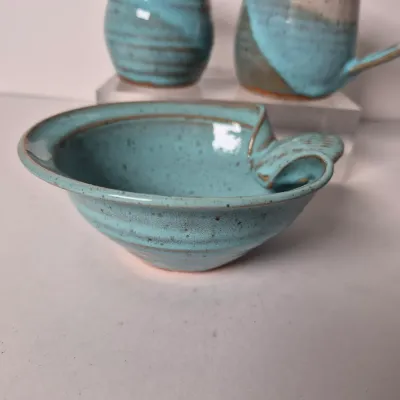 LOT 354L: Seashell Pottery, Natural Seashells, Candle & More
