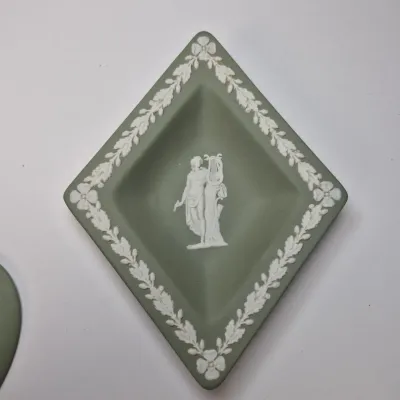 LOT 363L: Wedgwood Green Jasperware Four Suits Trinket Dish/Ashtray Set