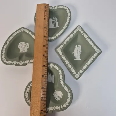 LOT 363L: Wedgwood Green Jasperware Four Suits Trinket Dish/Ashtray Set