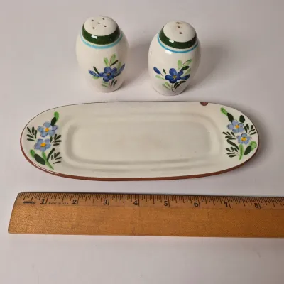 LOT 342L: Stangl Country Garden Tableware with Collector's Book