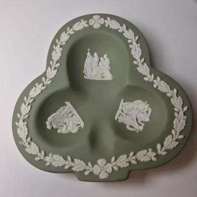 LOT 363L: Wedgwood Green Jasperware Four Suits Trinket Dish/Ashtray Set