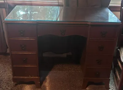 F desk