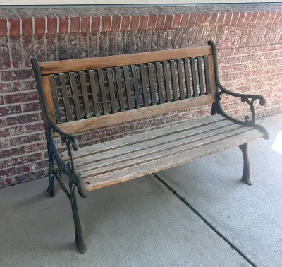 G outdoor bench