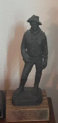 D statue