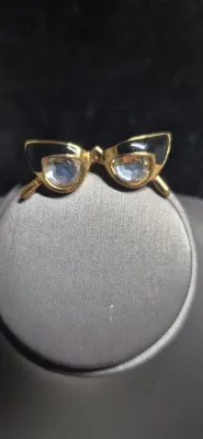 The EYES have it ~ great little Brooch with character