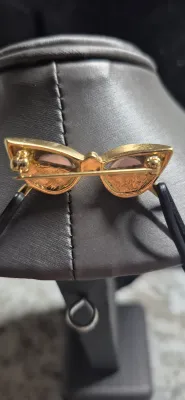 The EYES have it ~ great little Brooch with character