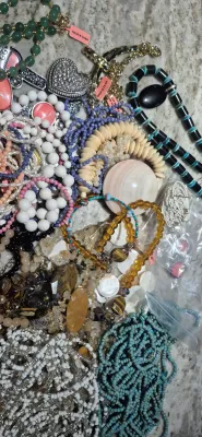 5 LBS. of Xcl. Fashionable jewels ~ GREAT Necklaces / Bangles / Beads ~ 5 pounds !!!!!