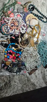 5 LBS. of Xcl. Fashionable jewels ~ GREAT Necklaces / Bangles / Beads ~ 5 pounds !!!!!