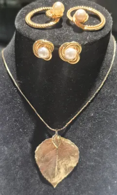 Delicate "leaf" pendant Necklace & 2 pr. Earrings