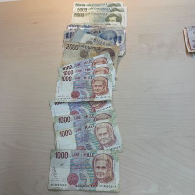 International Currencies (ST-BM)