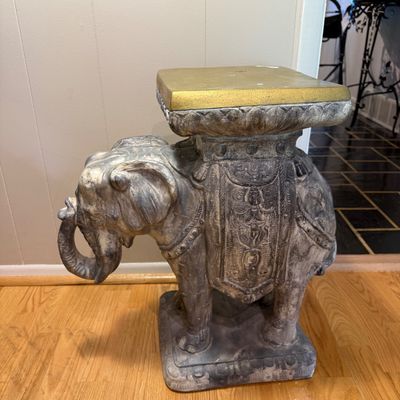 Painted Elephant Pedestal (D-BM)