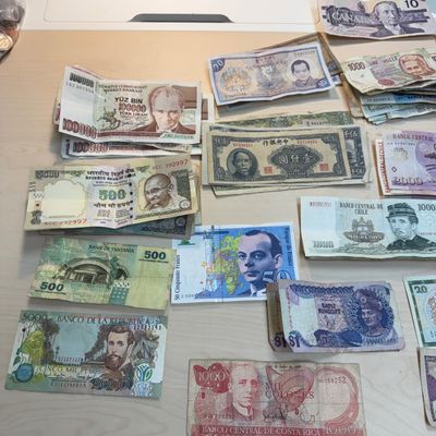 International Currencies (ST-BM)
