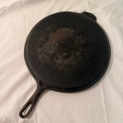 Two Cast Iron Pans (BR2-BM)