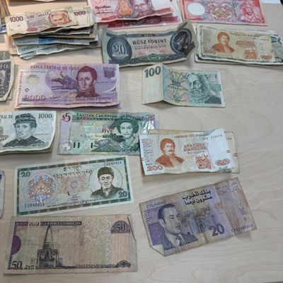 International Currencies (ST-BM)