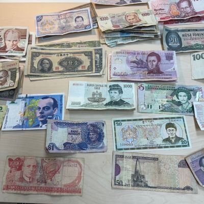 International Currencies (ST-BM)