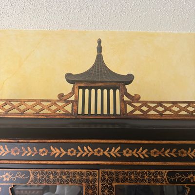 Chinese Chippendale Style Display Cabinet With Light (LR-BM)