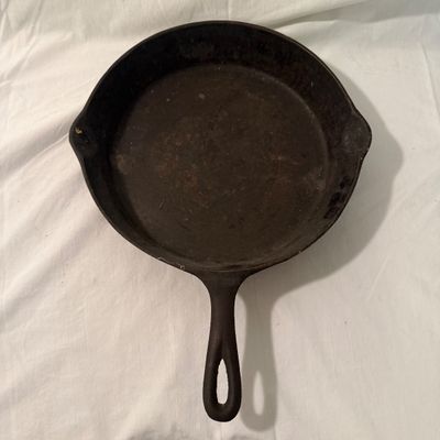 Two Cast Iron Pans (BR2-BM)