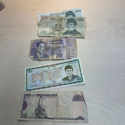 International Currencies (ST-BM)