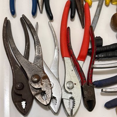 Variety of Hand Tools (U-HS)