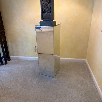 Mirrored Pedestal (LR-BM)