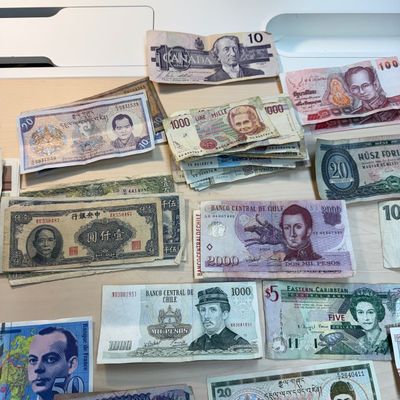 International Currencies (ST-BM)