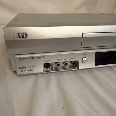 DVD & VHS Player with Tapes and DVD’s (LR-BM)