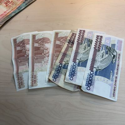 International Currencies (ST-BM)