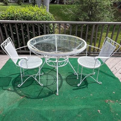 Wrought Iron Table and Chairs (DK-BC)