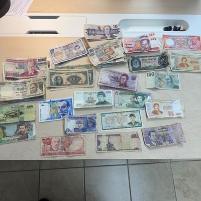 International Currencies (ST-BM)