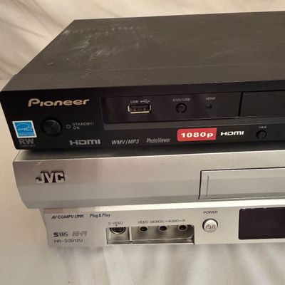 DVD & VHS Player with Tapes and DVD’s (LR-BM)