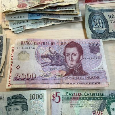 International Currencies (ST-BM)