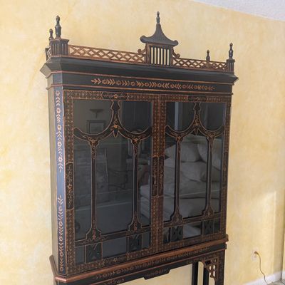 Chinese Chippendale Style Display Cabinet With Light (LR-BM)