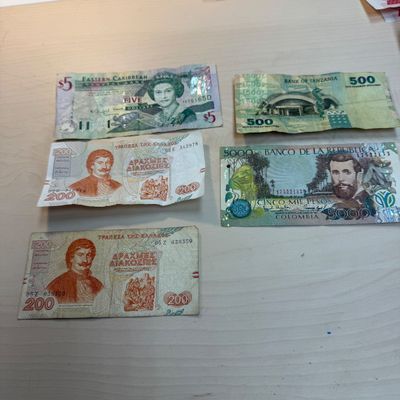 International Currencies (ST-BM)