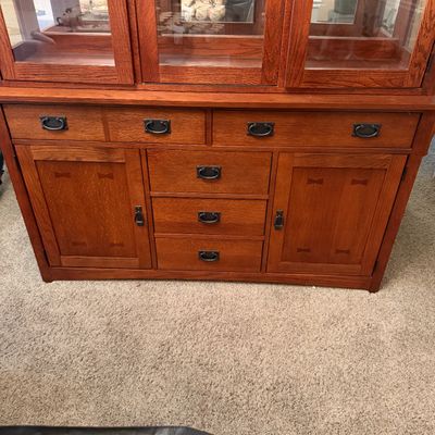 Broyhill Mission Style China Cabinet (DR-MG