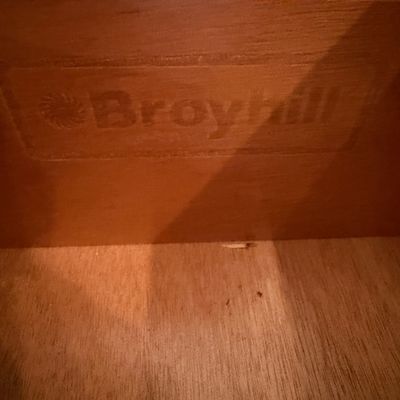 Broyhill Mission Style China Cabinet (DR-MG