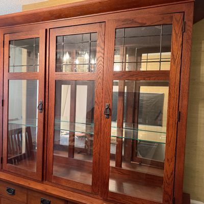 Broyhill Mission Style China Cabinet (DR-MG