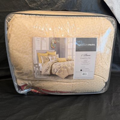 NIB Seven Piece Madison Park King Sized Comforter Set (GB-MG)