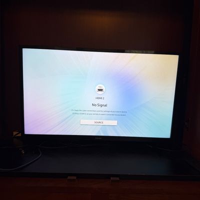Samsung 32” TV & Insignia Soundbar (LR-MG)