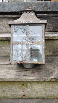 Outdoor Lamp or Lantern top