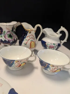 Gaudy Welsh British Pottery Bone China Tulip Pattern