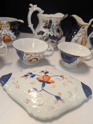 Gaudy Welsh British Pottery Bone China Tulip Pattern