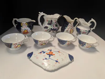 Gaudy Welsh British Pottery Bone China Tulip Pattern