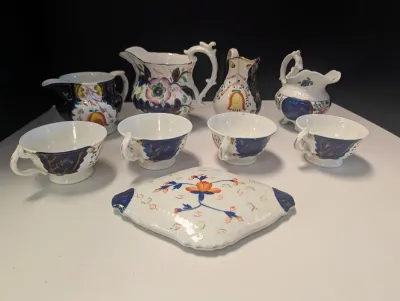 Gaudy Welsh British Pottery Bone China Tulip Pattern