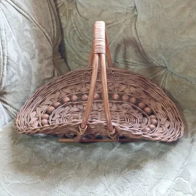LOT 153: Vintique Tatting and Crocheted Doilies & More