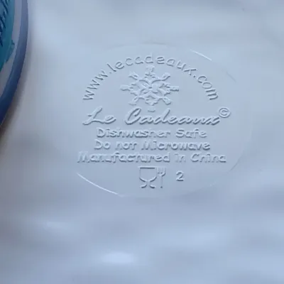 LOT 144: Beach-Themed Decor